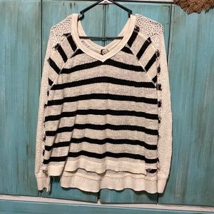 Cute sweater v neck in front and back
